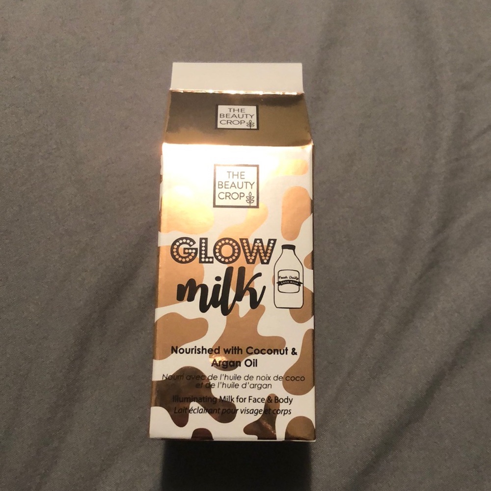 Illuminating milk for face and body